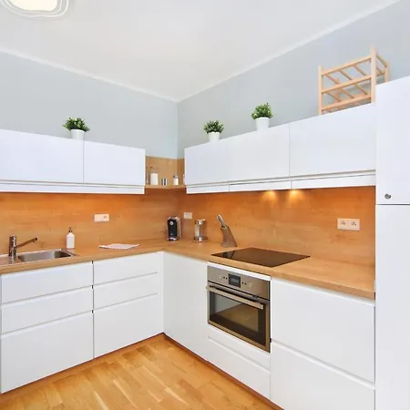 Апартаменти Medvedin 331/409 *